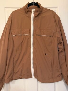 Nike Men’s Tan Windbreaker with White Zipper